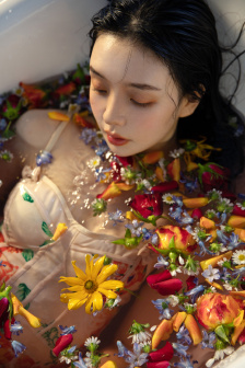 精品一卡2卡3卡4卡芒果白狼